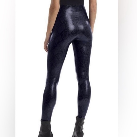 Commando Navy Skake Leggings Size Small - Picture 3 of 6